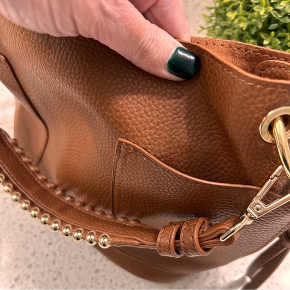 Steve Madden Brown Leather Handbag with gold accents - Picture 8 of 12
